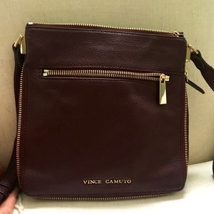 Vince Camuto. 100 % leather bag. Crossbody,